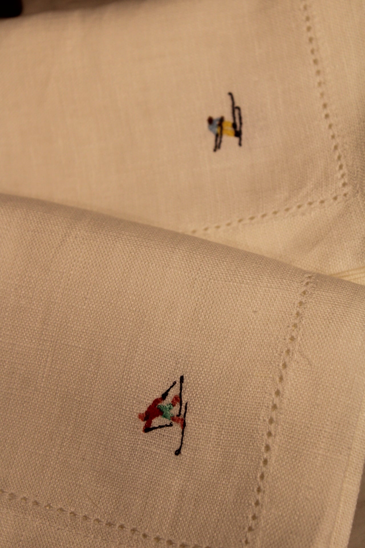 The Skiers - Embroidered 100% Linen Hemstitch Napkins (Set of 4)
