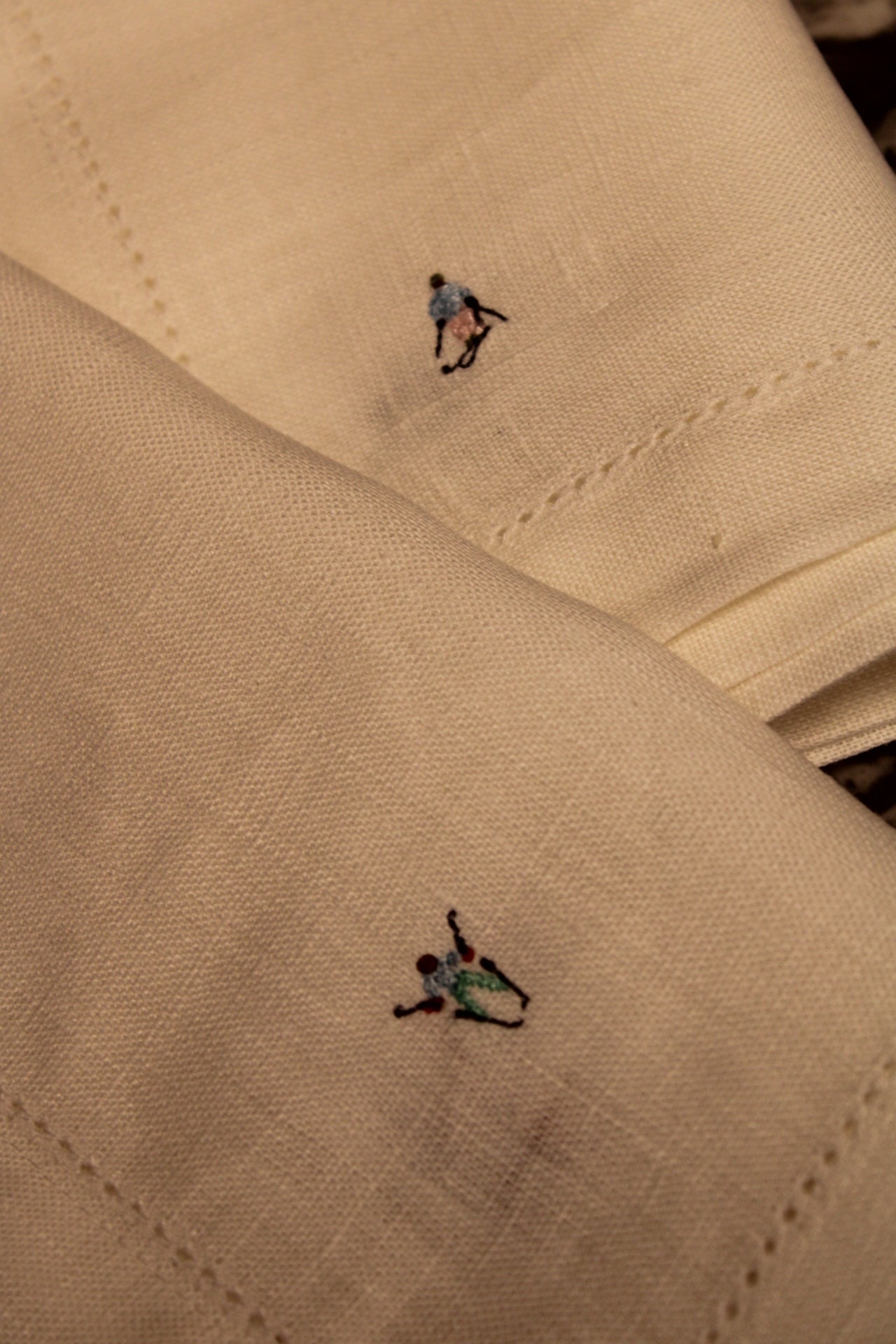 The Skiers - Embroidered 100% Linen Hemstitch Napkins (Set of 4)